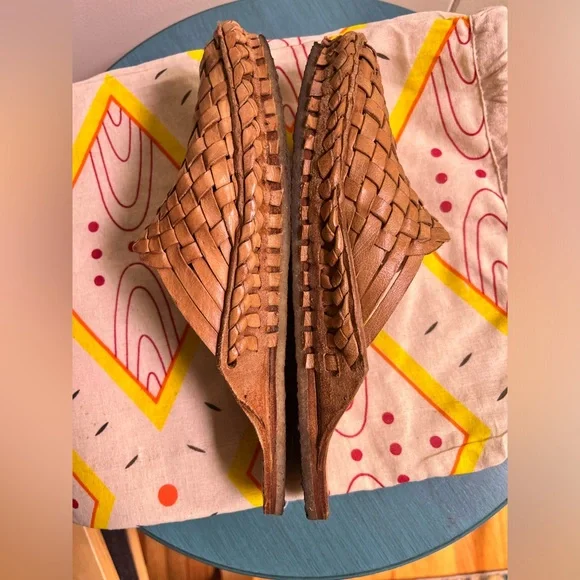 Mohinders Women’s Woven Slide Sandals - 7 honey with stripes - Picture 5 of 9